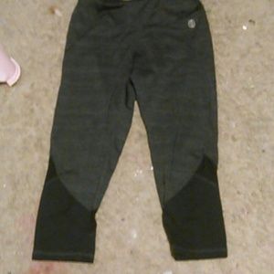 Black capris